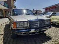 Usata Mercedes 200 109 CV (80 kW) 1981 Argento