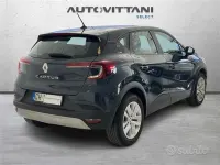 Usata Renault Captur Zen 101 CV (74 kW) 2022 Blu scuro SUV