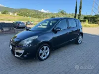 Usata Renault Scénic Luxe 110 CV (80 kW) 2011 Nero Monovolume