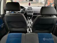 Usado VW Polo 75 CV (55 kW) 2006 Gris Utilitario
