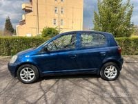Usata Toyota Yaris 68 CV (50 kW) 2000 Blu Berlina