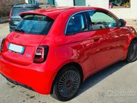 Usata Fiat 500e Icon 42 kW (58 CV) 2022 Rosso Utilitaria