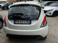 Usata Lancia Ypsilon Gold 69 CV (50 kW) 2018 Bianco Utilitaria