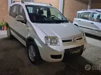 Usata Fiat Panda Climbing 60 CV (44 kW) 2010 Bianco Utilitaria