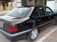 Usata Mercedes C220 95 CV (69 kW) 1998 Nero Berlina