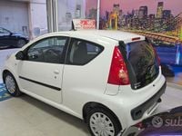 Usata Peugeot 107 68 CV (50 kW) 2009 Bianco Utilitaria