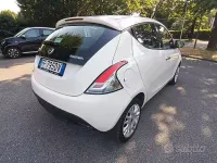 Usata Lancia Ypsilon Silver 69 CV (50 kW) 2016 Bianco Utilitaria