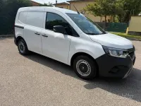 Usado Renault Kangoo 95 CV (69 kW) 2022 Blanco Monovolumen