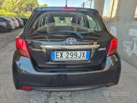 Usata Toyota Yaris 90 CV (66 kW) 2015 Nero Utilitaria