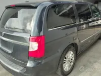 Usata Lancia Voyager Platinum 163 CV (119 kW) 2013 Blu Monovolume