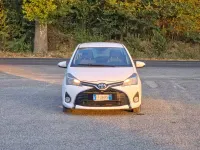Usata Toyota Yaris Hybrid Active 73 CV (53 kW) 2016 Bianco Berlina