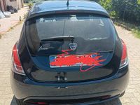 Usata Lancia Ypsilon 69 CV (50 kW) 2016 Blu Utilitaria