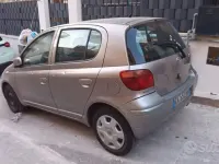 Usata Toyota Yaris 87 CV (63 kW) 2004 Grigio Berlina