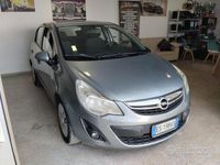 Usata Opel Corsa Edition 85 CV (62 kW) 2013 Grigio Berlina