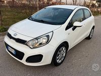 Usata Kia Rio 82 CV (60 kW) 2012 Bianco Utilitaria
