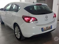Usata Opel Astra 110 CV (80 kW) 2012 Bianco Utilitaria
