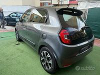 Usado Renault Twingo 65 HP (47 kW) 2022 Cinzento Citadino