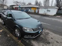 Usata VW Passat 105 CV (77 kW) 2013 Blu Station wagon