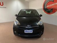 Usata Toyota Verso-S 99 CV (72 kW) 2013 Nero Monovolume