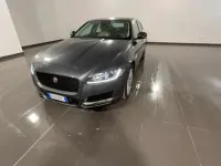 Usata Jaguar XF Prestige 180 CV (132 kW) 2016 Grigio scuro met. Berlina