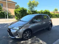 Usata Toyota Yaris 99 CV (72 kW) 2020 Grigio Berlina