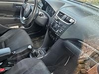 Begagnad Suzuki Swift 2010 Vit Halvkombi