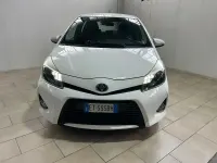 Second-hand Toyota Yaris Hybrid Lounge 75 CP (55 kW) 2013 Alb Berlinǎ