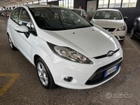 Usata Ford Fiesta Titanium 71 CV (52 kW) 2012 Bianco Berlina
