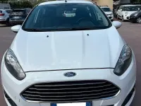 Usata Ford Fiesta 75 CV (55 kW) 2015 Bianco Utilitaria