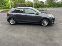 Usata Kia Rio Active 78 CV (57 kW) 2017 Nero Berlina