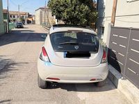 Usata Lancia Ypsilon Gold 69 CV (50 kW) 2018 Oro Utilitaria