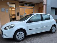 Usata Renault Clio II 74 CV (54 kW) 2011 Bianco Berlina