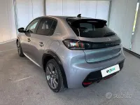 Usata Peugeot 208 GT 101 CV (74 kW) 2022 Nero Utilitaria