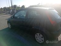 Usata Ford Fiesta 68 CV (50 kW) 2003 Nero Utilitaria