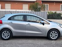 Usata Kia Rio 75 CV (55 kW) 2013 Grigio Berlina