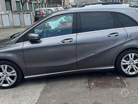 Usata Mercedes B180 109 CV (80 kW) 2015 Grigio Utilitaria