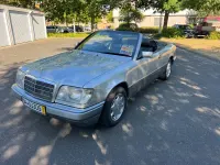 Usata Mercedes E220 150 CV (110 kW) 1996 Argento Cabrio