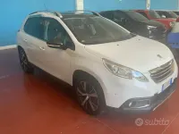 Usata Peugeot 2008 Allure 99 CV (72 kW) 2015 Bianco SUV