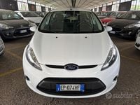 Usata Ford Fiesta Titanium 71 CV (52 kW) 2012 Bianco Berlina