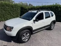 Usata Dacia Duster Lauréate 101 CV (74 kW) 2015 Bianco SUV
