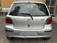 Usata Toyota Yaris 68 CV (50 kW) 2002 Grigio Berlina