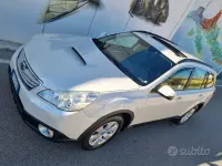 Usata Subaru Outback 150 CV (110 kW) 2012 Bianco Station wagon