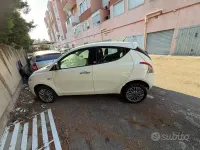 Usata Lancia Ypsilon 85 CV (62 kW) 2013 Giallo Utilitaria