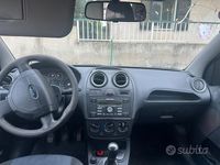 Usata Ford Fiesta 49 CV (36 kW) 2006 Nero Utilitaria
