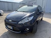 Usata Ford Fiesta Individual 95 CV (69 kW) 2010 Blu Utilitaria