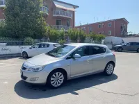 Usata Opel Astra Cosmo 110 CV (80 kW) 2010 Argento Berlina