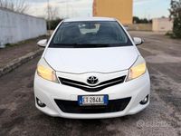 Usata Toyota Yaris Style 89 CV (65 kW) 2013 Bianco Berlina