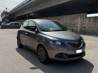 Usata Lancia Ypsilon 69 CV (50 kW) 2022 Grigio Utilitaria