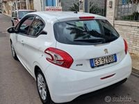 Usata Peugeot 208 Active 82 CV (60 kW) 2013 Bianco Utilitaria