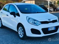 Usata Kia Rio EX 86 CV (63 kW) 2012 Bianco Berlina
